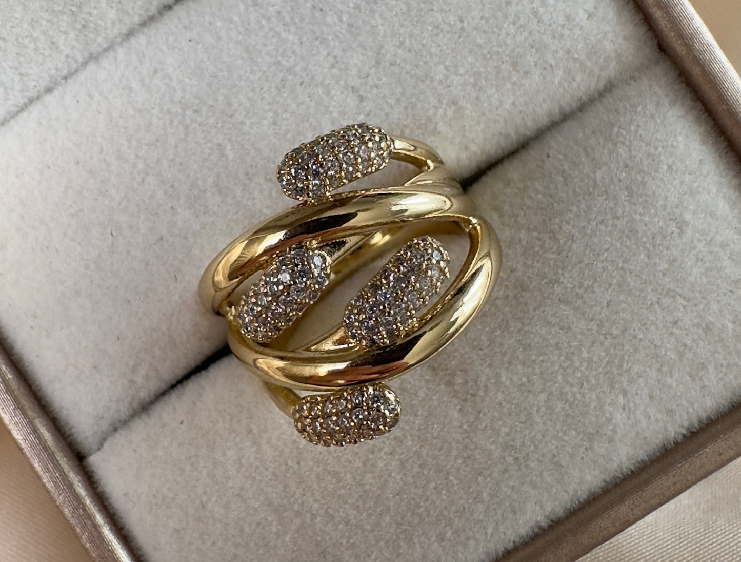 Andrea||Anillo