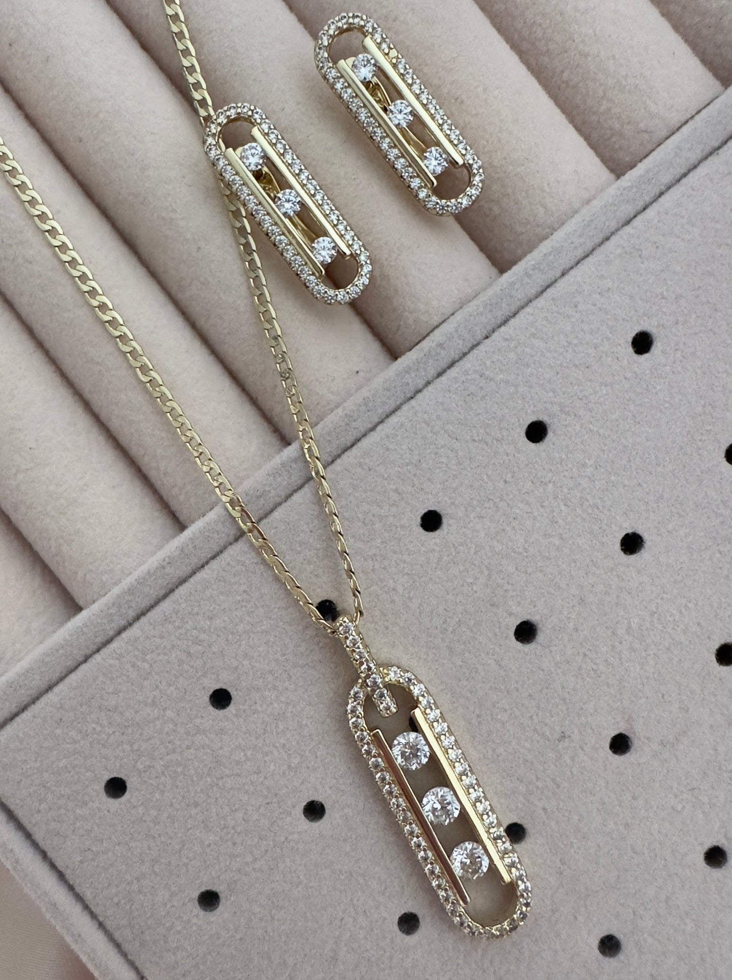 Conjunto||Messika