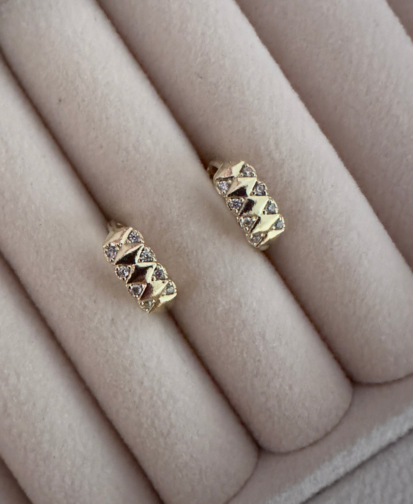 Leila||Pendientes