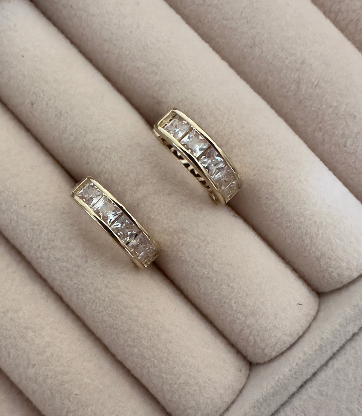 Pendientes||Lucia