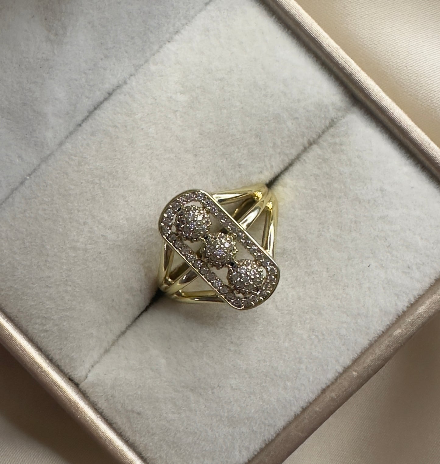 Chaimaa||Anillo