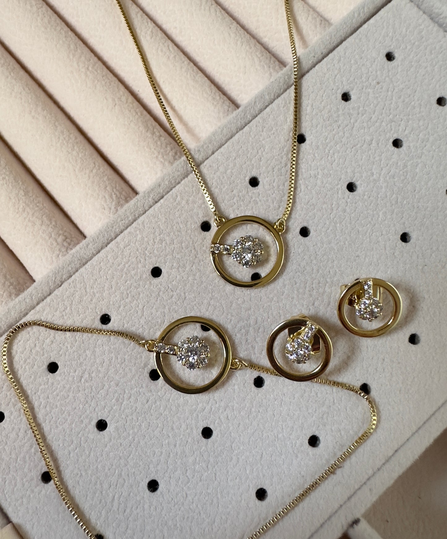 Yina||Conjunto