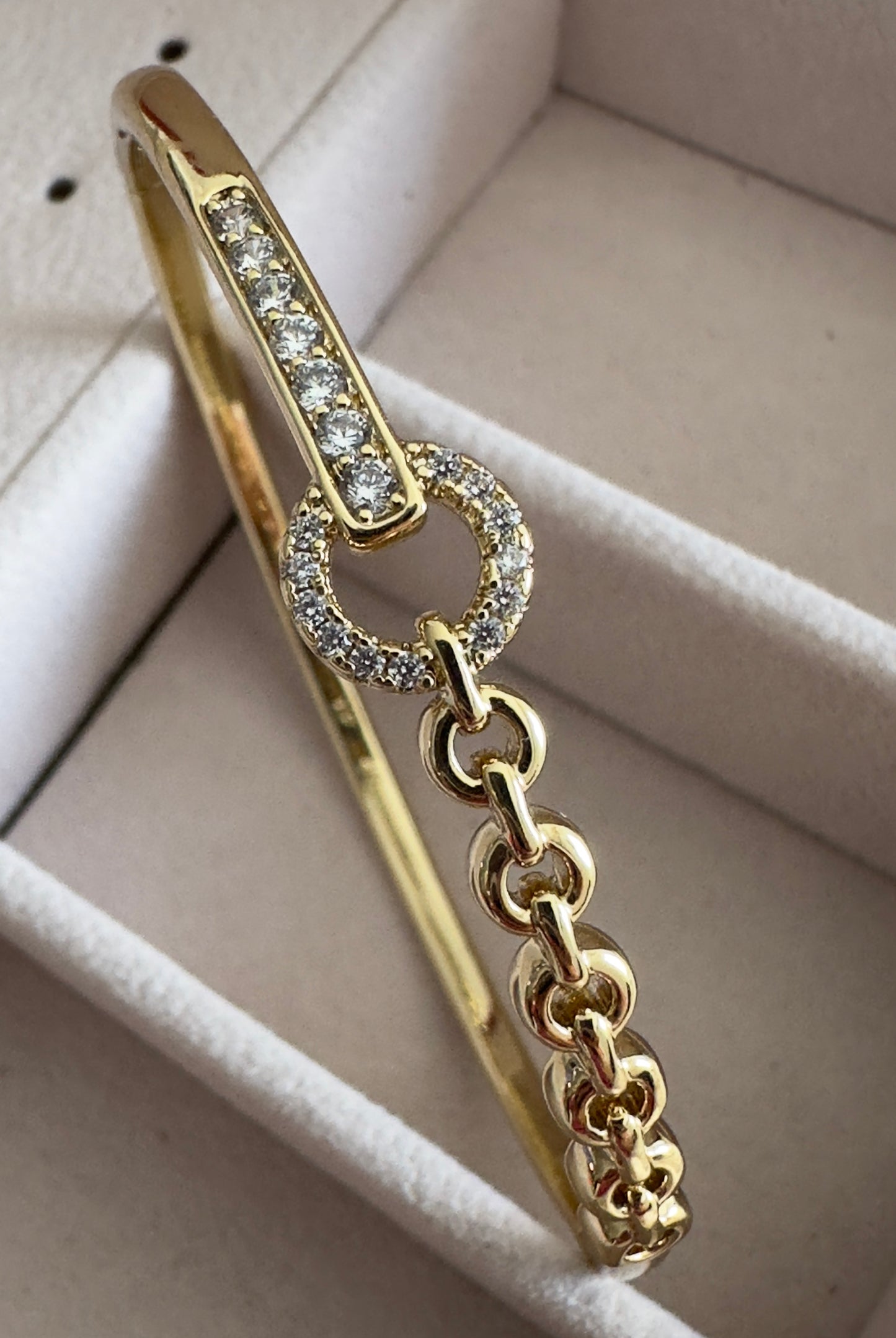 Celia||Brazalete