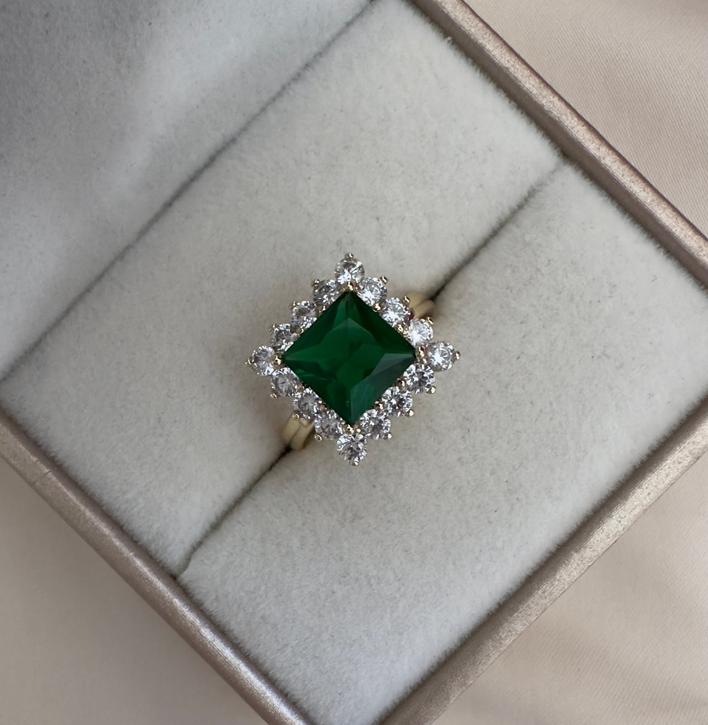 Anillo||Cuadrado verde