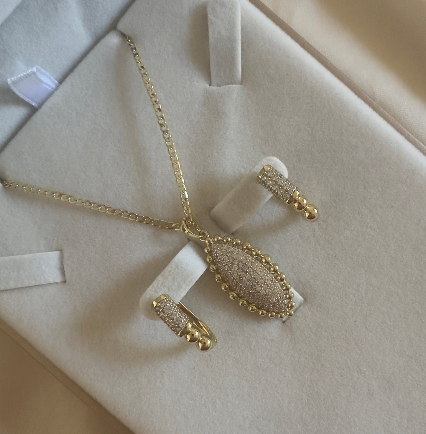 Cataleya||Conjunto