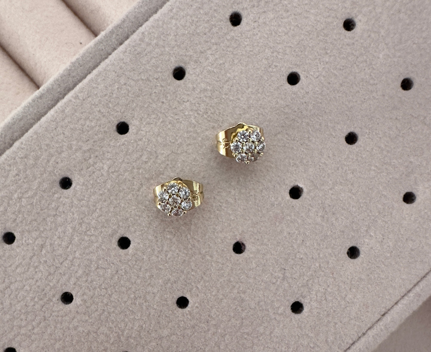 Pendientes||Nina