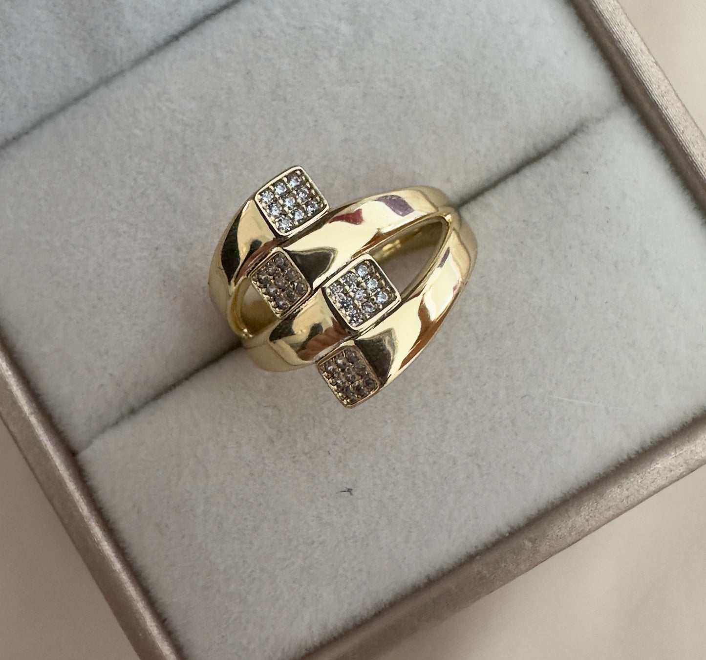 Amanda||Anillo