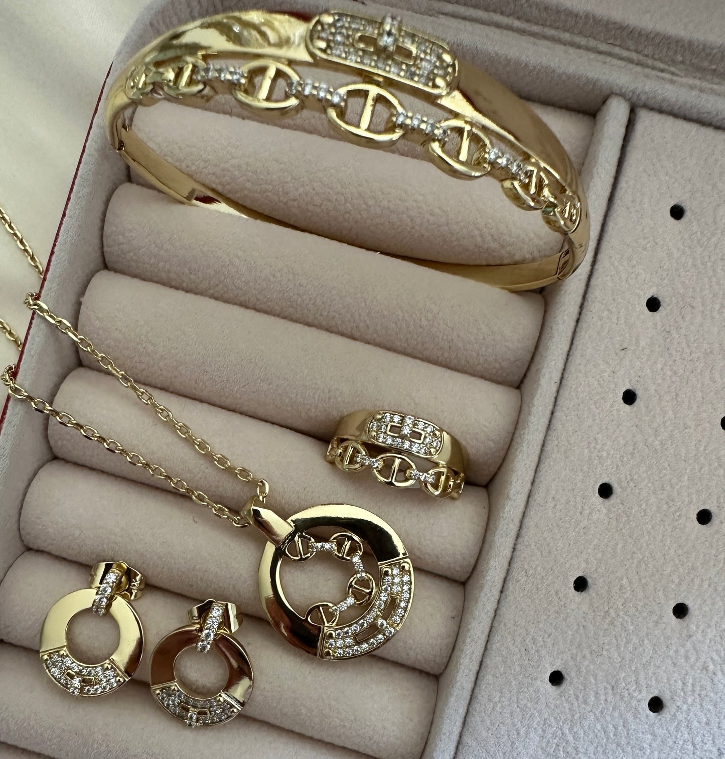 Conjunto||Hermes