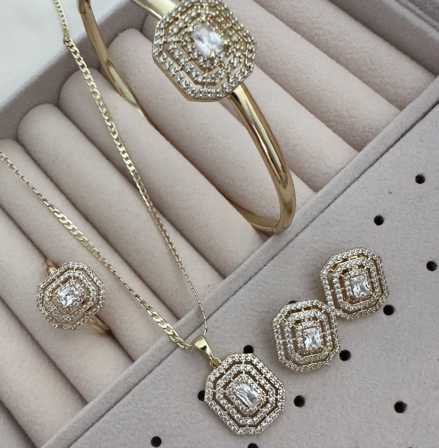 Conjunto||Daniela