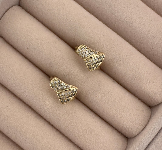 Isabel||Pendientes