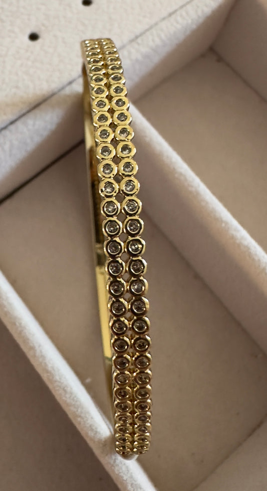 Laura||Brazalete