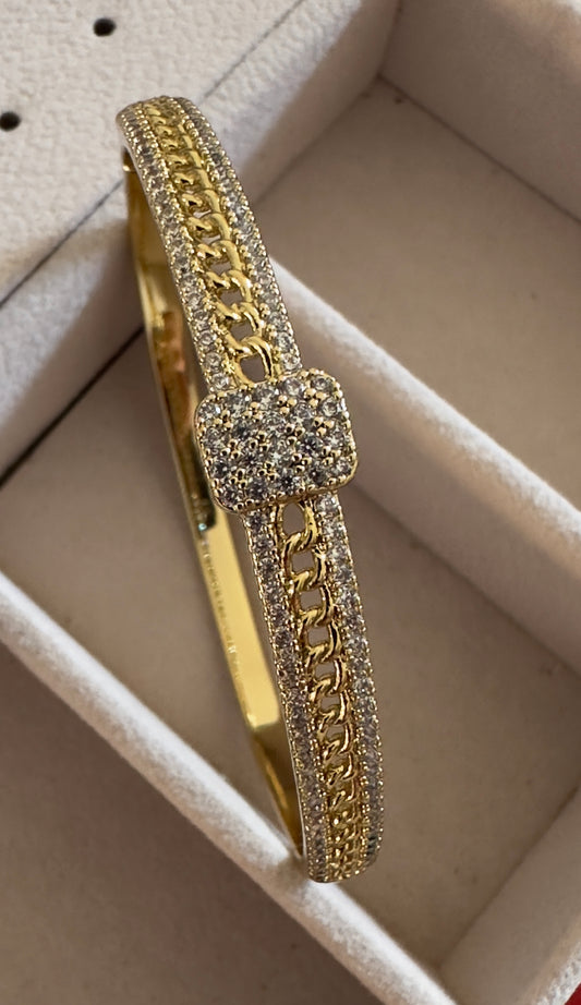 Patricia||Brazalete